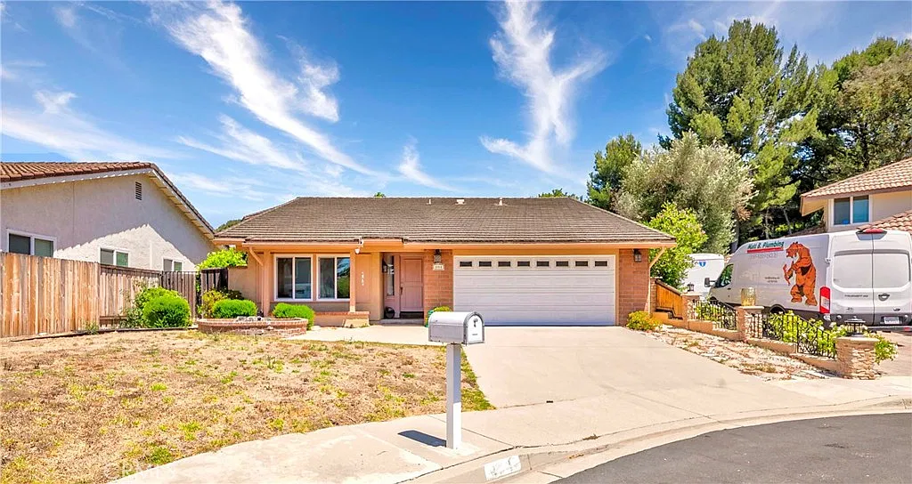 3 bed, 2.0 bath, 1703 sqft, $4,150 — Photo 1