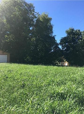 2nd image of 100 S Huttig Ave