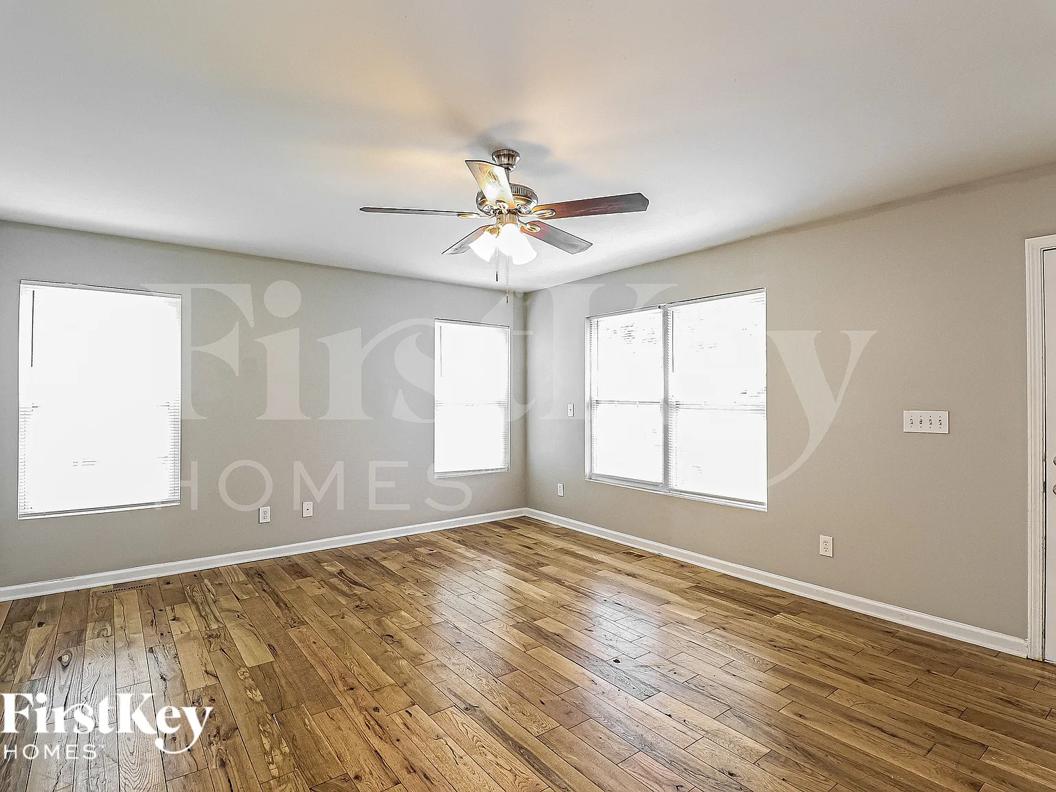 3 bed, 2.0 bath, 1301 sqft, $1,770 — Photo 3