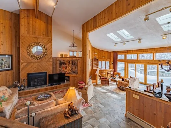 20 Blackberry Lane, Peru, VT 05152