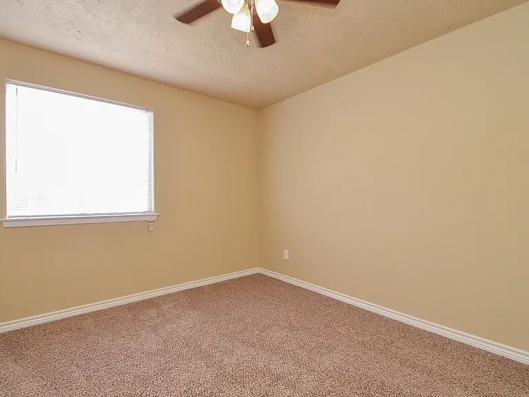 15337 Falmouth Ave — Photo 27