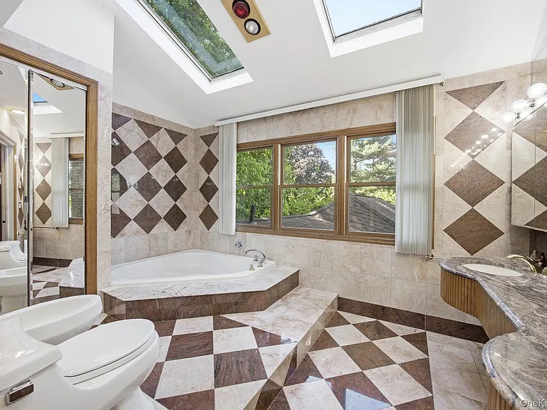 1 Bridle Path Dr — Photo 33