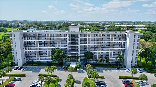 3050 N Palm Aire Dr Photo 1