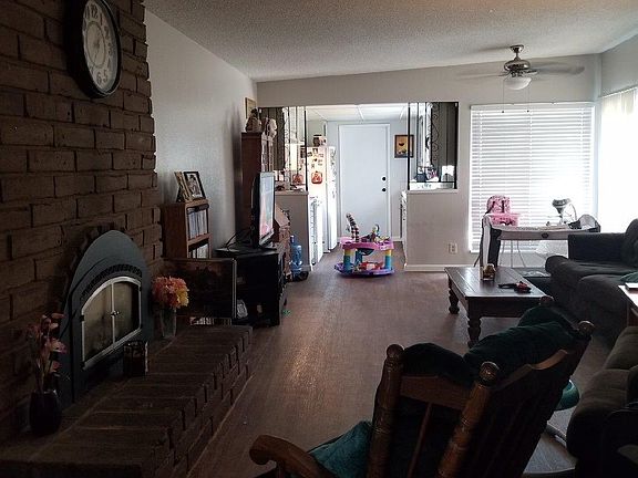 4th image of 2311 Helm Ave