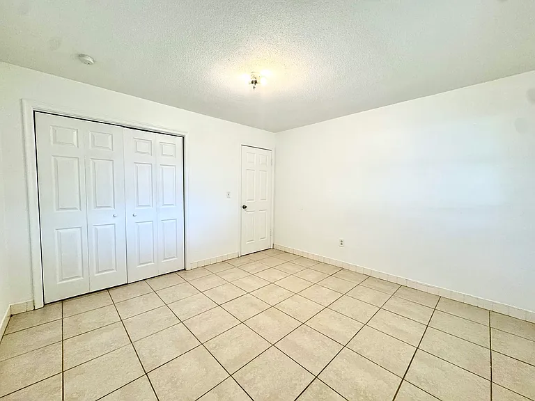 411 SE 23rd Ave #B — Photo 9
