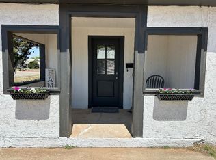 810 S 10th St, Slaton, TX 79364