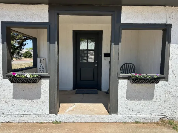 810 S 10th St, Slaton, TX 79364