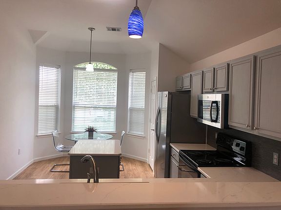 5th image of 715 Fleming Dr