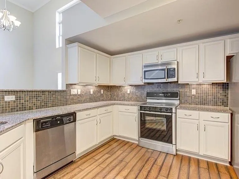3501 Chenevert St #22 — Photo 33