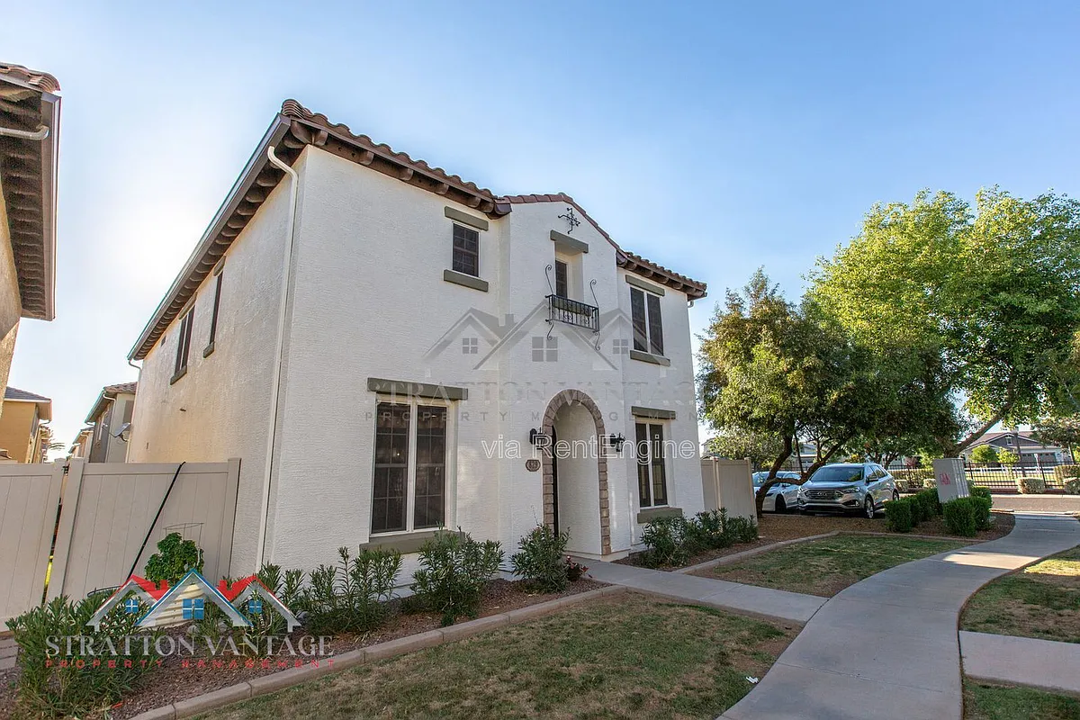 Building Photo - 829 S Huish Dr