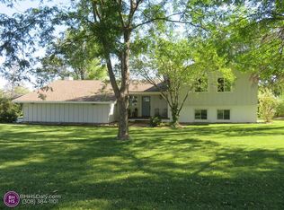 303 Lakeside Dr, Grand Island, NE 68801