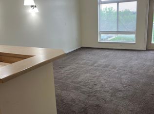 649 Old Highway 8 NW APT 223, New Brighton, MN 55112