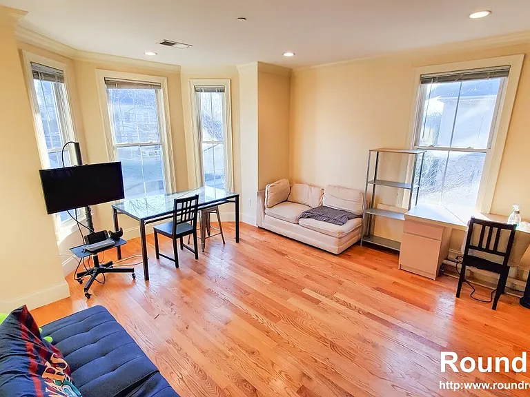 11 Sparhawk St #10 — Photo 3