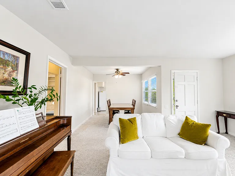 8347 California Ave — Photo 9