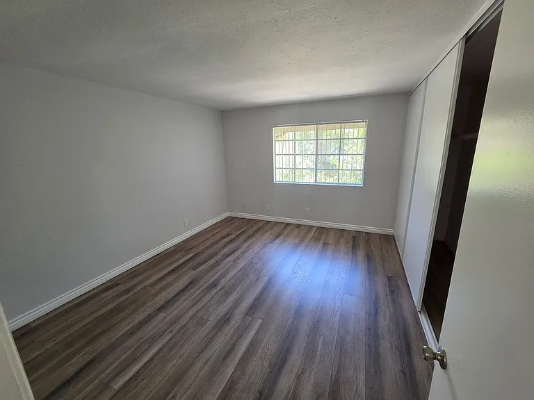 1826 S Lochglen Ct — Photo 9