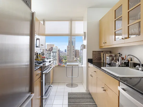 160 West 66th Street image 4 of 11