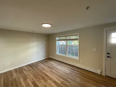 30 Knight St #2 — Photo 2