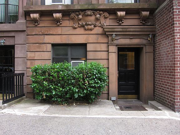 4th image of 34 E 81st St APT 3A