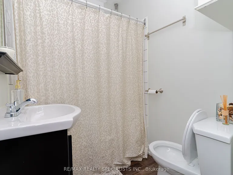 4397 Homewood Ave — Photo 18