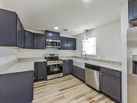 5th image of 208 Sophie St