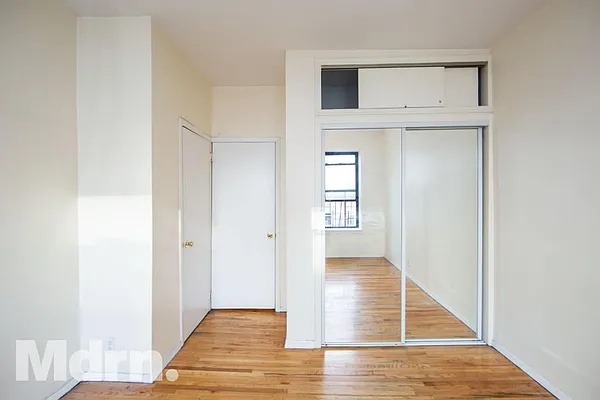 Rented by Mdrn Residential | media 9