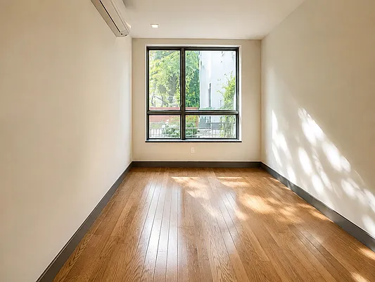 Bedroom, photo 1