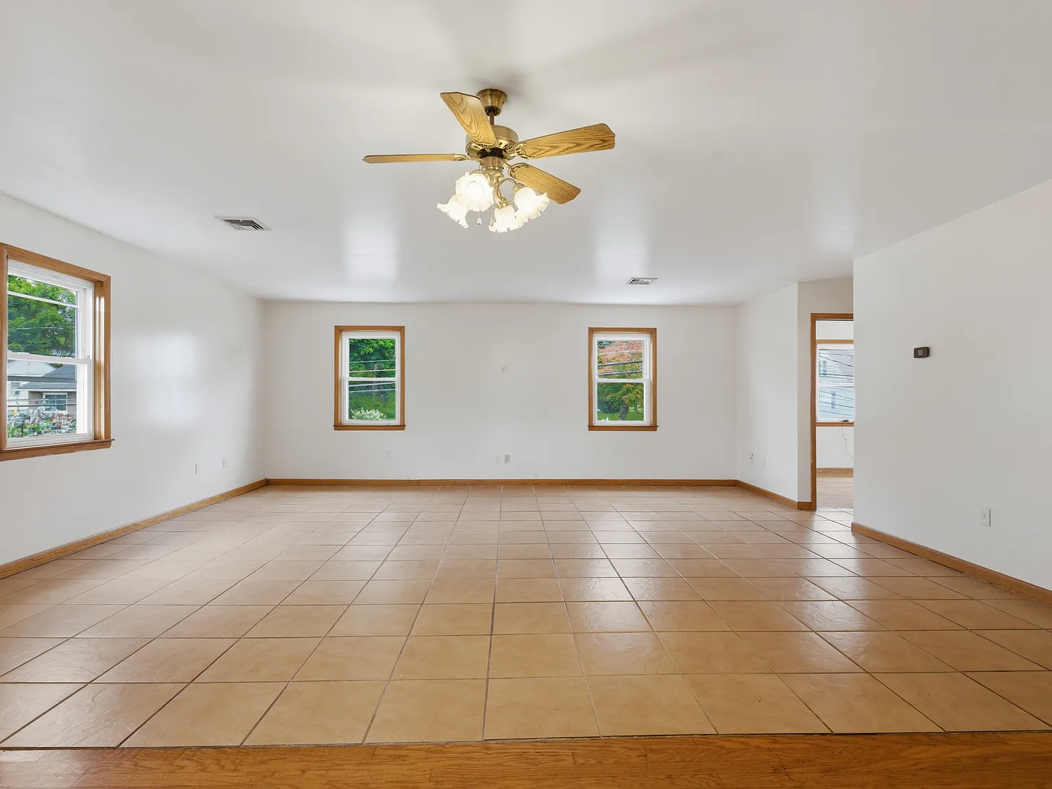 3 bed, 955 sqft, $2,650 — Photo 4