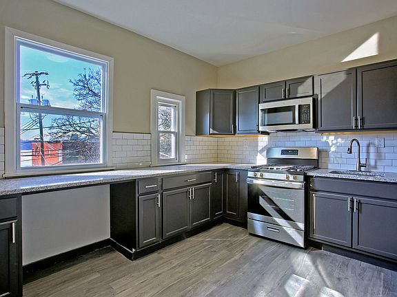 2nd image of 1620 N 2nd St APT 2R