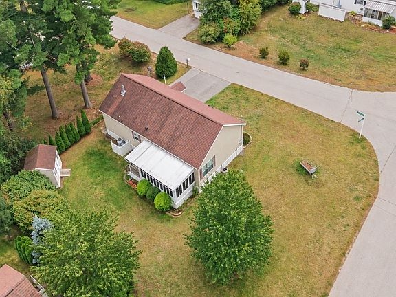 4th image of 2 Hawthorne Ln