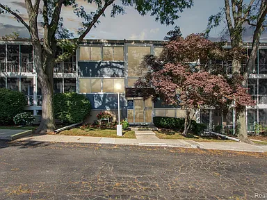 40 Riverside Dr Trenton MI | Zillow