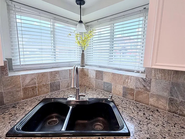 2306 Rushbrook Dr — Photo 14