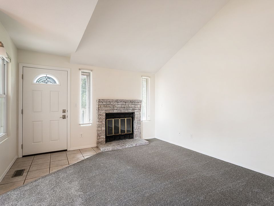 Open concept floor plan with living room and dining room. Vaulted ceilings.