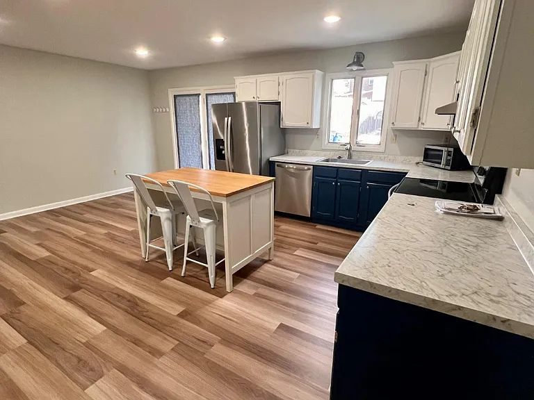41704 Courthouse Dr — Photo 2