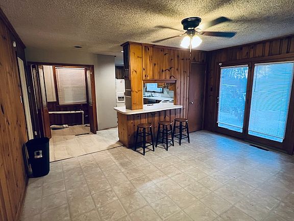 breakfast/family room/laundry room