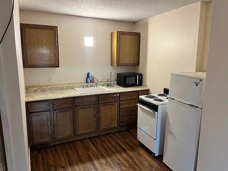 6077 Brooklyn Rd — Photo 3