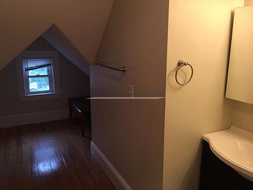 2nd image of 9 Lexington Ter