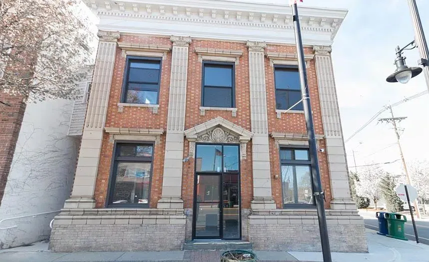 Building Photo 4