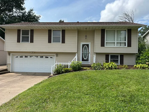 1624 Crestline Dr, Clinton, IA 52732