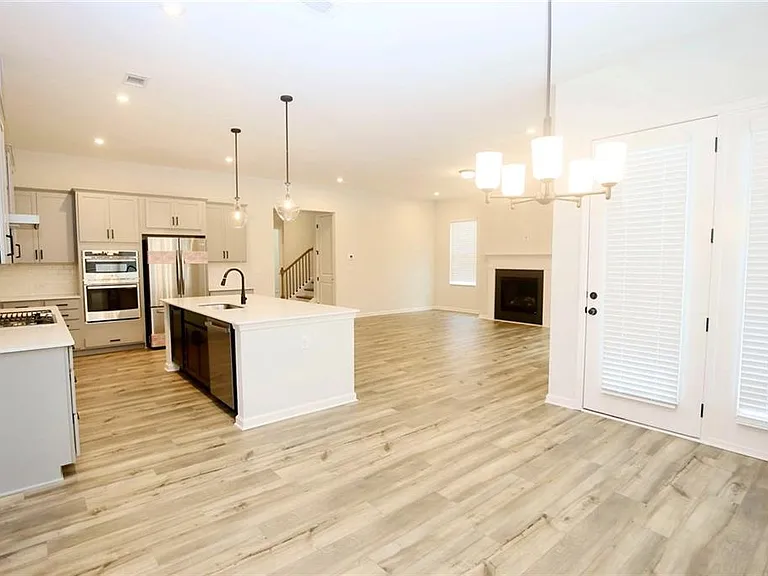 2225 Whistler Way NE — Photo 4