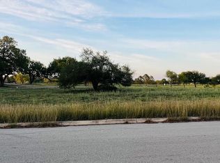 607 Jack Nickolaus Dr, Devine, TX 78016