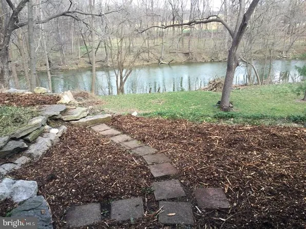 26 Pillar Dr, Reading, PA 19605