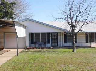 415 E Ida Ave, Electra, TX 76360