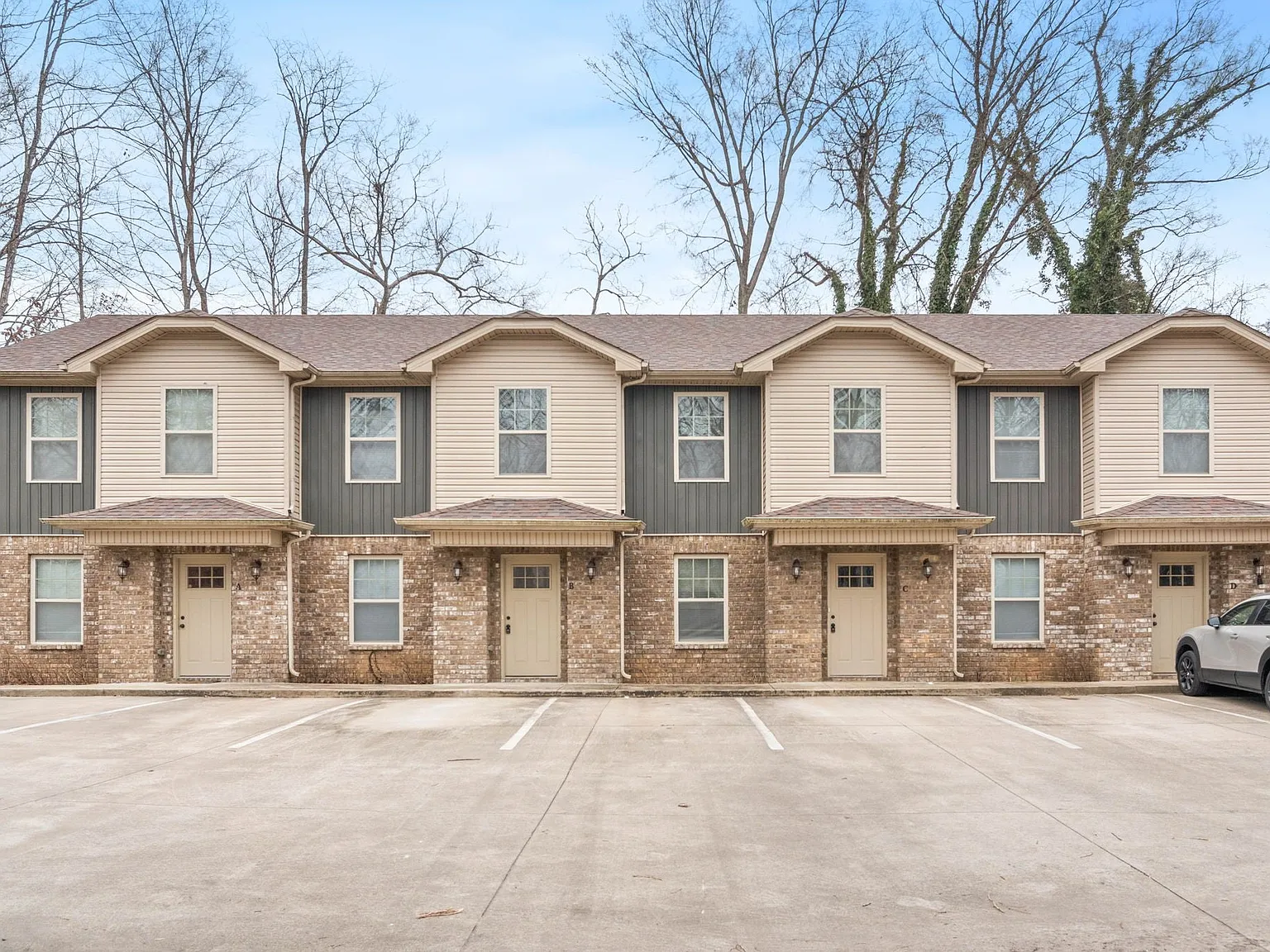 2 bed, 2.5 bath, 1200 sqft, $1,350 — Photo 1