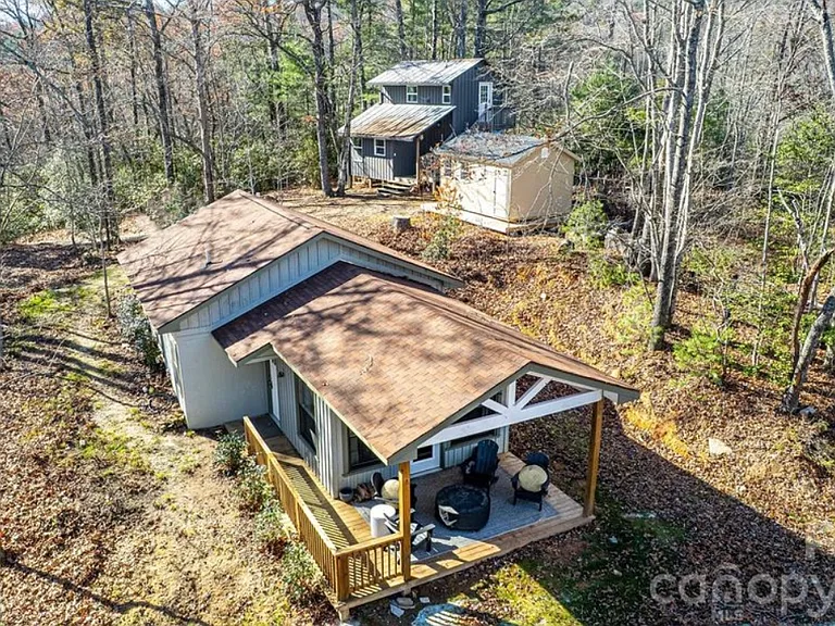 401 Weaver Creek Rd — Photo 2