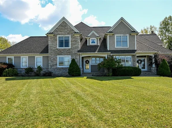 1015 White Horse Trl, Hinckley, OH 44233