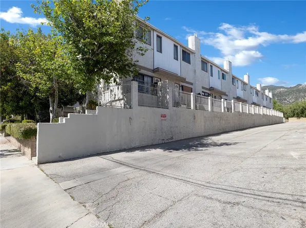 14291 Foothill Blvd, Sylmar, CA 91342