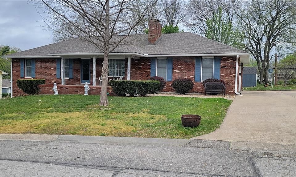 1st image of 525 Brown Circle Dr