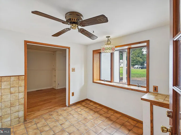 238 Varsity Ave — Photo 2