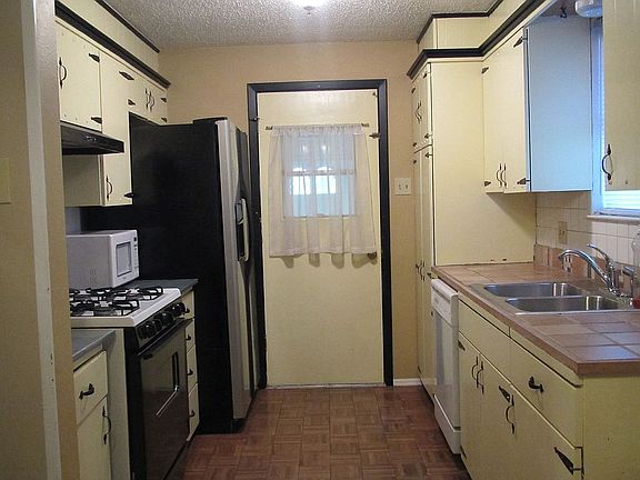 5th image of 3712 E 29th St