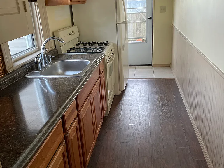 1-441 Washington Ave — Photo 1